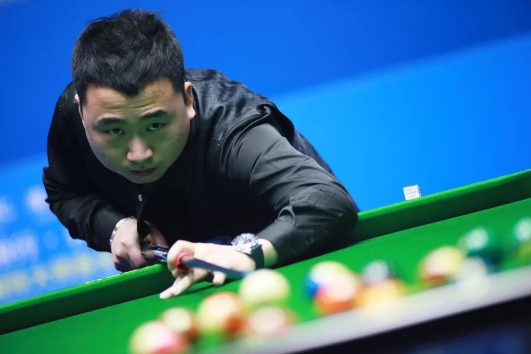 示出极大的 示出极大的