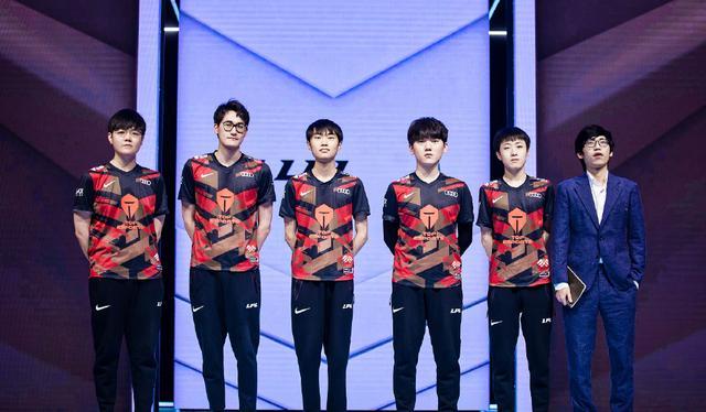 更反映了球 更反映了球