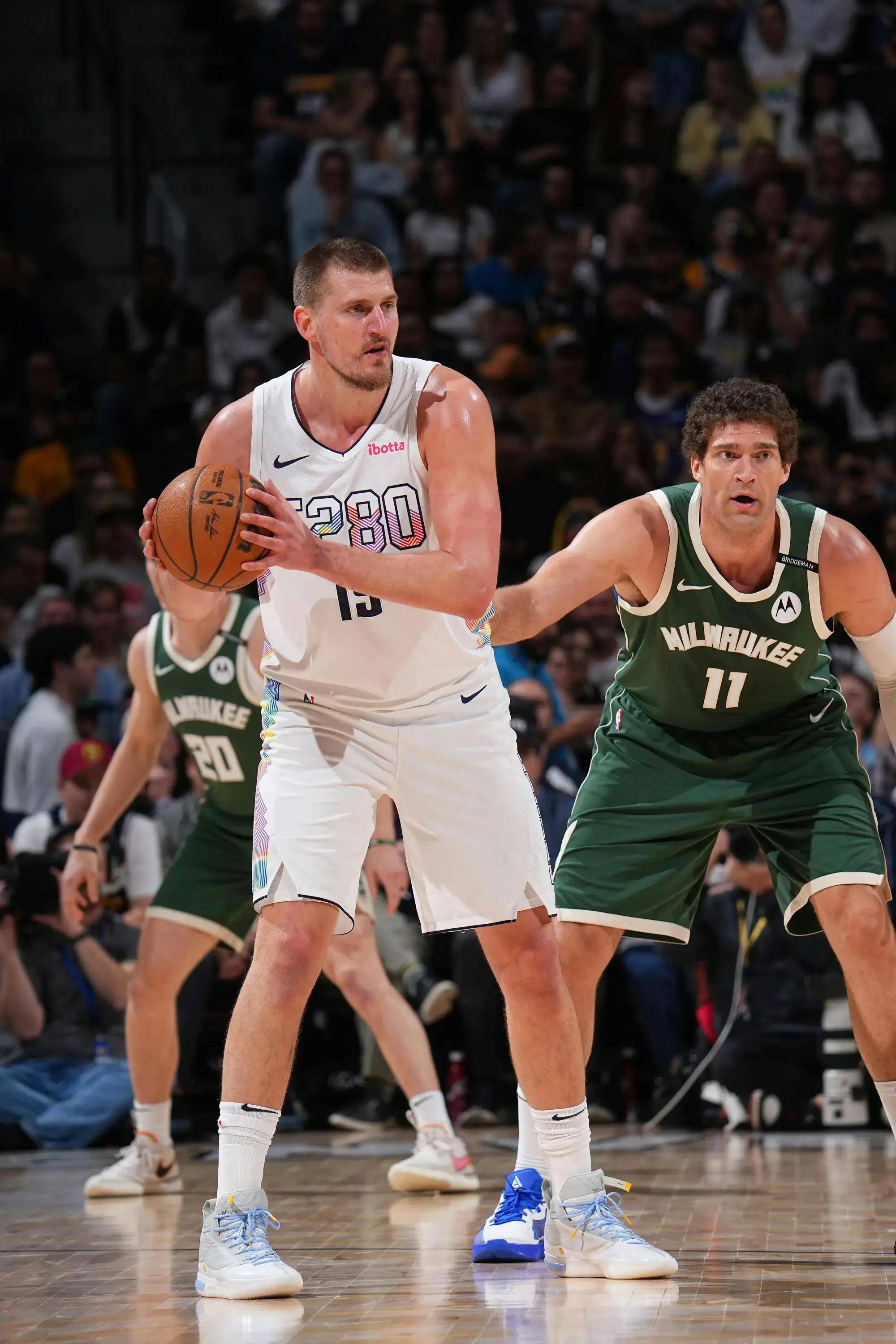 他帮助年轻 他帮助年轻