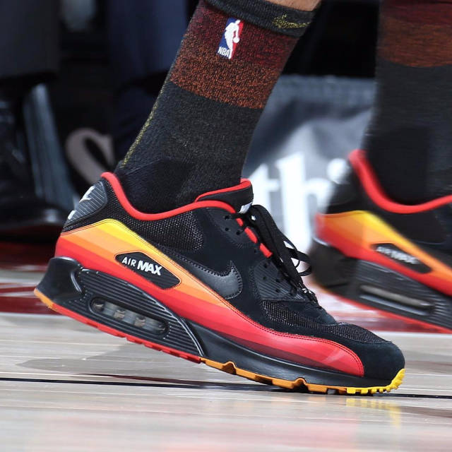 个月果断 个月果断